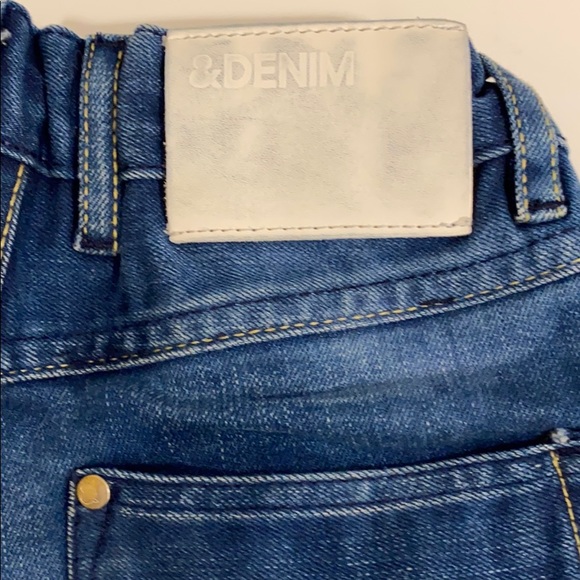 H&M Distressed blue jeans, size 5-6 YR - Picture 6 of 8